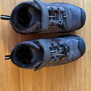 like new Keen kids hiking boot